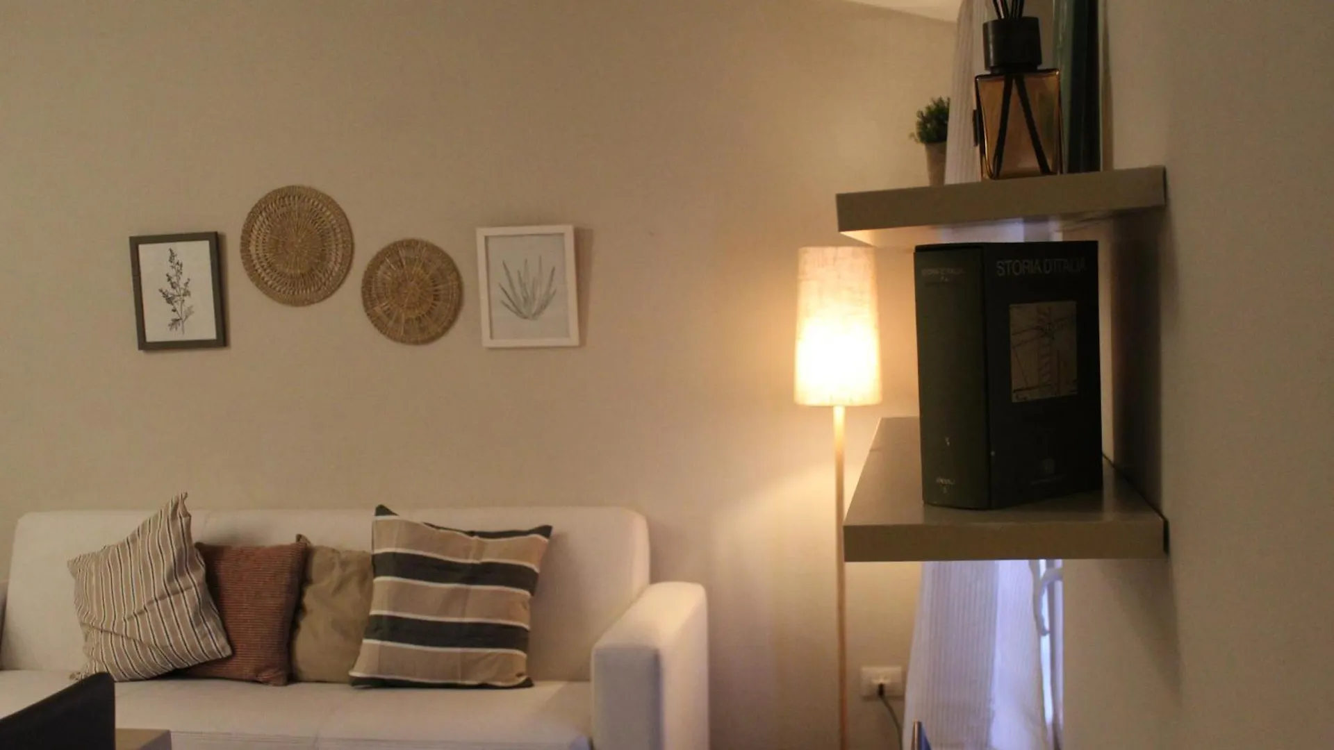 L'Angelica Holiday Home Desenzano del Garda 0*,  Italy