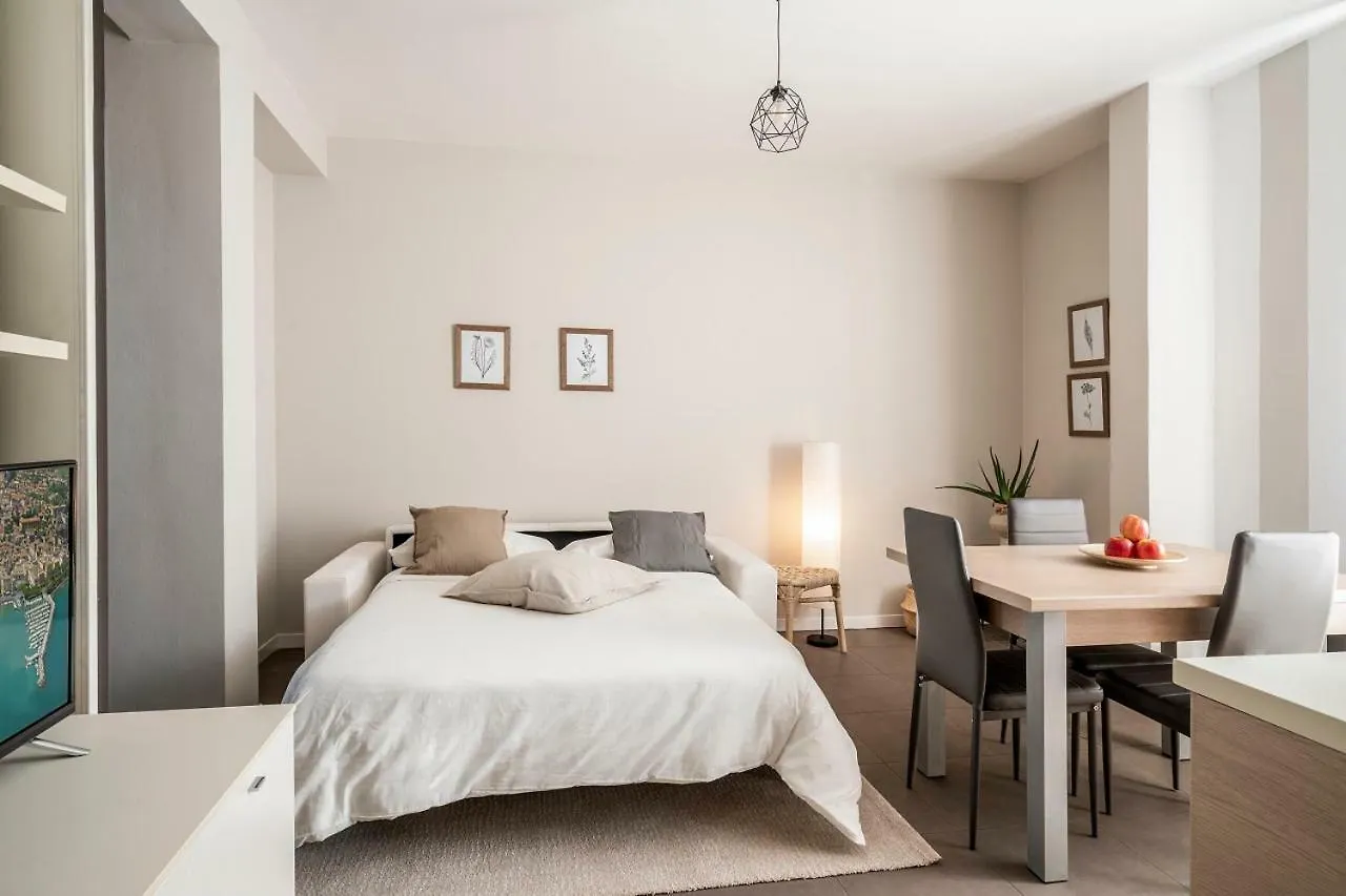 L'Angelica Holiday Home Desenzano del Garda 0*,