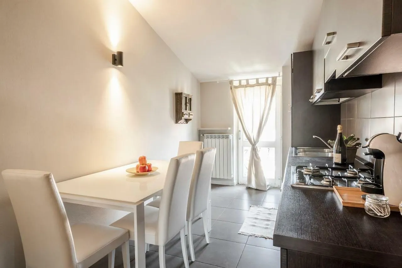מלון דירות דסנזאנו דל גארדה L'Angelica Holiday Home