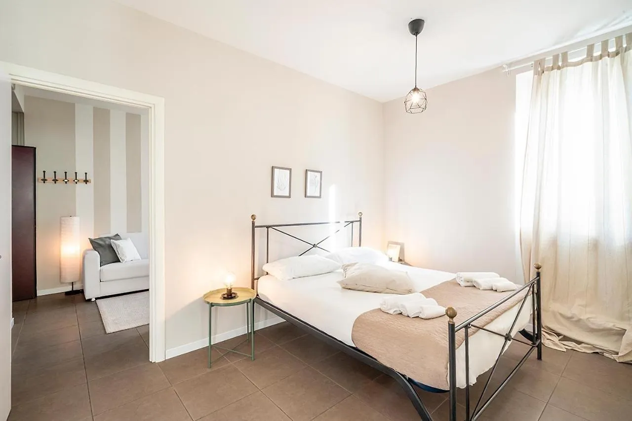 מלון דירות דסנזאנו דל גארדה L'Angelica Holiday Home