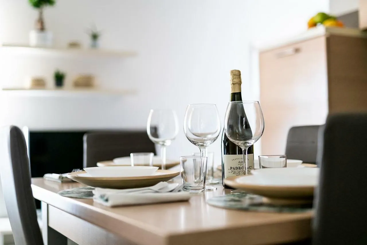 Lägenhetshotell L'Angelica Holiday Home Desenzano del Garda Italien